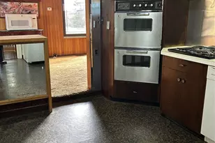 125 W Hoffman Ave, Lindenhurst, NY 11757 - Photo 2