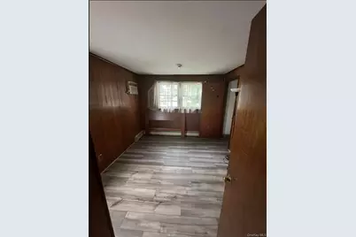 42 Hollyhock Road, Levittown, NY 11756 - Photo 2