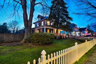 320 S Bayview Avenue, Freeport, NY 11520 - Photo 2