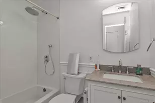 8 Branding Iron Ln, Glen Cove, NY 11542 - Photo 20