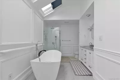 8 Branding Iron Lane, Glen Cove, NY 11542 - Photo 16