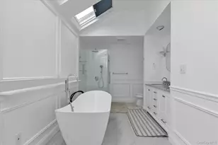 8 Branding Iron Ln, Glen Cove, NY 11542 - Photo 16