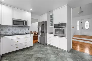 8 Branding Iron Ln, Glen Cove, NY 11542 - Photo 12