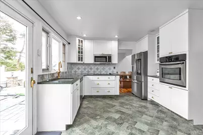 8 Branding Iron Lane, Glen Cove, NY 11542 - Photo 10