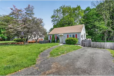 20 Hilltop Drive, New Windsor, NY 12553 - Photo 2