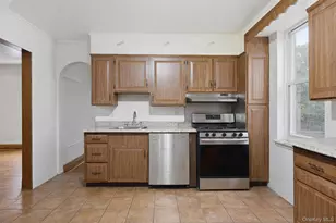 128 Parkway N, Yonkers, NY 10704 - Photo 14