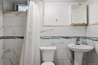 128 Parkway N, Yonkers, NY 10704 - Photo 40