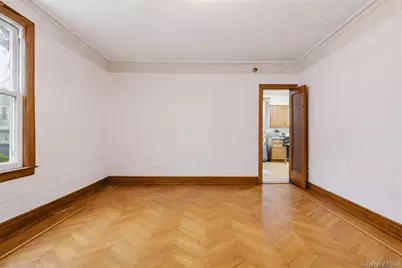 128 Parkway N, Yonkers, NY 10704 - Photo 6