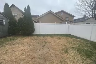 1514 Highland Ave, New Hyde Park, NY 11040 - Photo 10