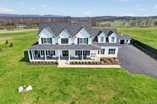 124 Mulford Dr, Wallkill, NY 12589 - Photo 2