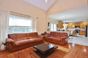 216 Roosevelt Dr, Fishkill, NY 12524 - Photo 8