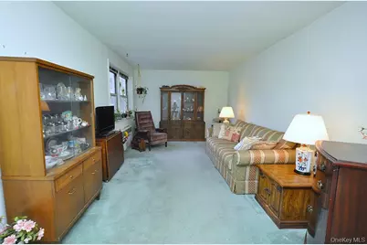 682 Tuckahoe Road #5H, Yonkers, NY 10710 - Photo 6