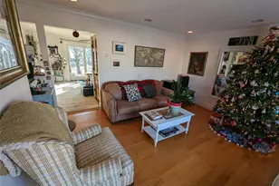 10 Hayes Rd, Amityville, NY 11701 - Photo 8