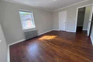 37 Spruce St, Great Neck, NY 11021 - Photo 8