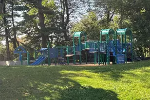 37 Spruce St, Great Neck, NY 11021 - Photo 18