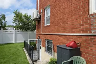 85-60 261st St, Floral Park, NY 11001 - Photo 10