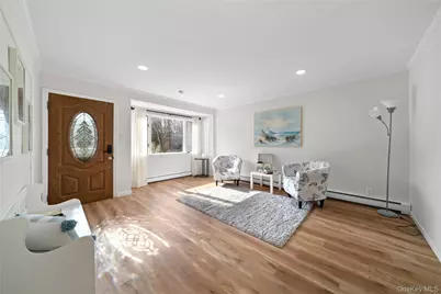 653 Meadow Road, Smithtown, NY 11787 - Photo 10