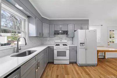 653 Meadow Road, Smithtown, NY 11787 - Photo 14