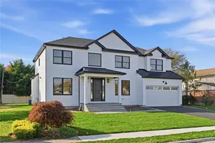 16 Otsego Pl, Jericho, NY 11753 - Photo 2