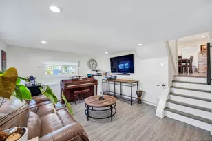 33 Wiltshire Dr, Commack, NY 11725 - Photo 8