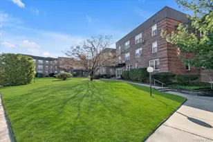 530 Dubois Ave, Valley Stream, NY 11581 - Photo 12