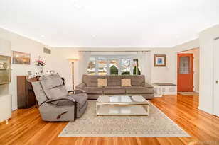 15 Chadwick Rd, Syosset, NY 11791 - Photo 20