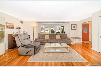 15 Chadwick Road, Syosset, NY 11791 - Photo 18