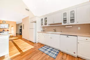 15 Chadwick Rd, Syosset, NY 11791 - Photo 12