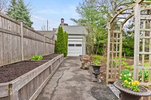 36 Howard Ave, White Plains, NY 10606 - Photo 32