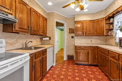 226 Lee Avenue, Hicksville, NY 11801 - Photo 6