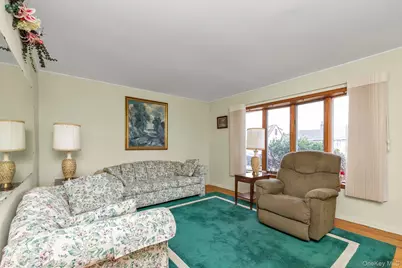 226 Lee Avenue, Hicksville, NY 11801 - Photo 2