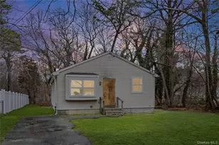 85 Norfleet Ln, Coram, NY 11727 - Photo 2