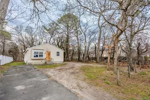 85 Norfleet Ln, Coram, NY 11727 - Photo 4