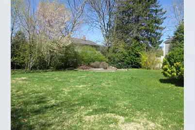 327 Town Line Road, East Northport, NY 11731 - Photo 40