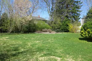 327 Town Line Rd, East Northport, NY 11731 - Photo 40