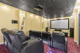 50 Holiday Pond Rd, Jericho, NY 11753 - Photo 32