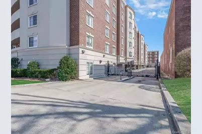 242 Maple Avenue #302, Westbury, NY 11590 - Photo 4