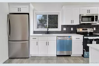 77 Spencer Street, Farmingdale, NY 11735 - Photo 6