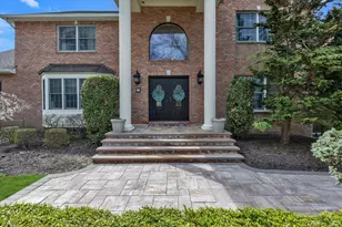 36 Fox Ln, Dix Hills, NY 11746 - Photo 4