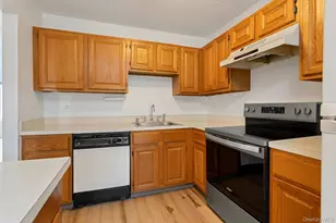 11 Cushing Green S, Pawling, NY 12564 - Photo 6