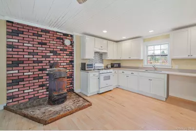 5528 Sound Avenue, Riverhead, NY 11901 - Photo 22