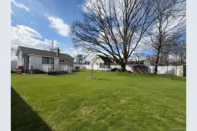 240 S Strong Avenue, Lindenhurst, NY 11757 - Photo 10