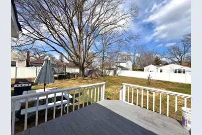 240 S Strong Avenue, Lindenhurst, NY 11757 - Photo 8