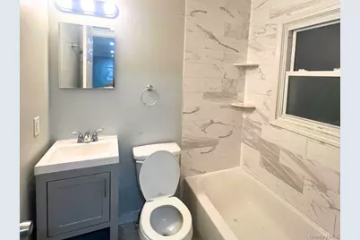 240 S Strong Avenue, Lindenhurst, NY 11757 - Photo 4