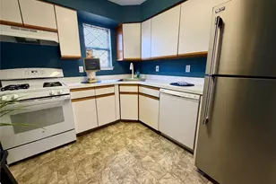 141 Cambridge Dr E, Copiague, NY 11726 - Photo 8