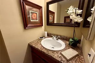 141 Cambridge Dr E, Copiague, NY 11726 - Photo 10