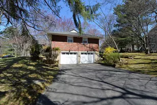 2 Augur Rd, Airmont, NY 10901 - Photo 4