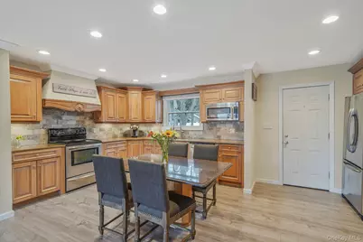 11 Nehring Avenue, Babylon, NY 11702 - Photo 8