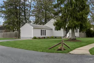 3 Roy Ave, West Islip, NY 11795 - Photo 2