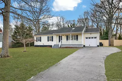 45 Oak Avenue, Shirley, NY 11967 - Photo 2